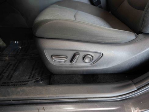 Used 2025 Toyota RAV4 XLE AWD/4WD image 12