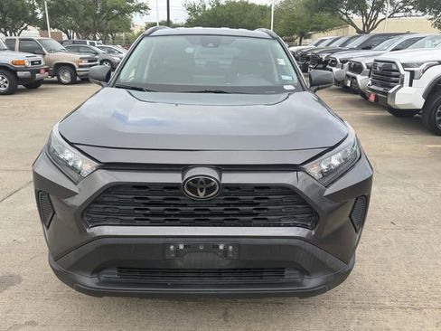 Used 2021 Toyota RAV4 LE image 2
