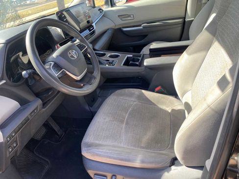Used 2021 Toyota Sienna LE image 6