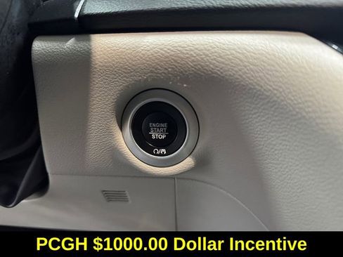 Used 2024 Chrysler Pacifica Touring-L image 20