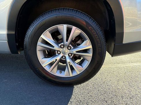 Used 2015 Toyota Highlander XLE image 9