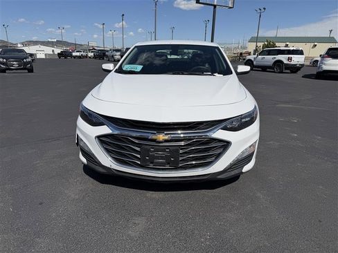 Used 2020 Chevrolet Malibu LT image 2