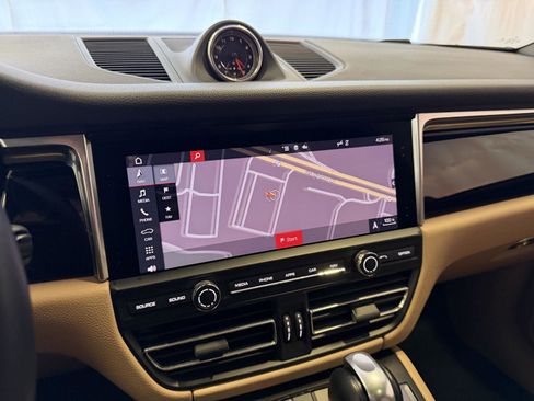 Certified 2020 Porsche Macan image 23