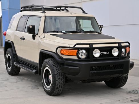 Used 2010 Toyota FJ Cruiser 4WD image 9