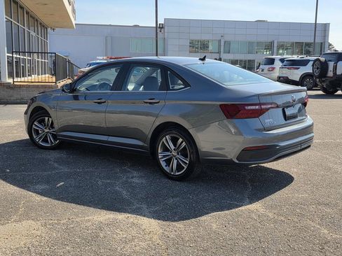 Used 2024 Volkswagen Jetta SE image 5