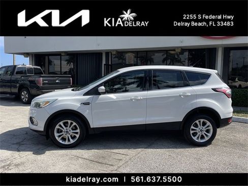Used 2017 Ford Escape SE image 5