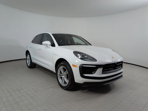 Certified 2025 Porsche Macan AWD/4WD image 7