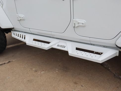 Used 2021 Jeep Wrangler Unlimited Sahara image 18