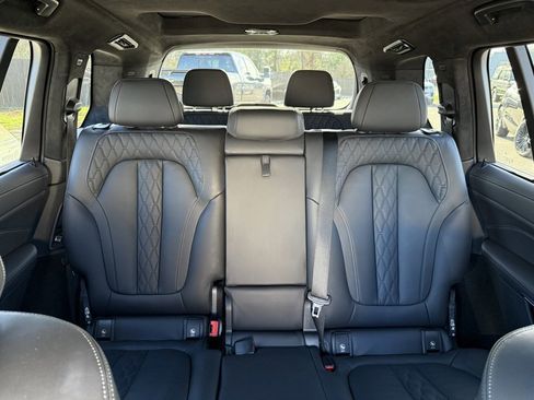 Used 2022 BMW X7 M50i image 37