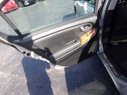 Used 2003 INFINITI I35 w/ Sunroof & Sunshade Pkg image 18