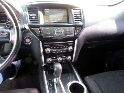 Used 2014 Nissan Pathfinder SV AWD/4WD image 11