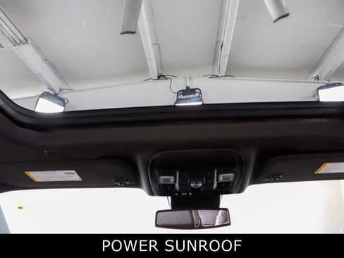 Used 2023 GMC Yukon SLT image 21