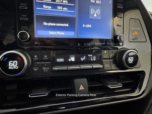 Used 2022 Toyota Highlander LE AWD/4WD image 18