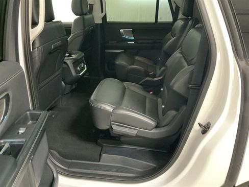 Used 2025 Ford Expedition Max Platinum AWD/4WD image 29