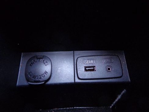 Used 2015 Subaru Forester 2.5i Premium w/ All-Weather Package image 32