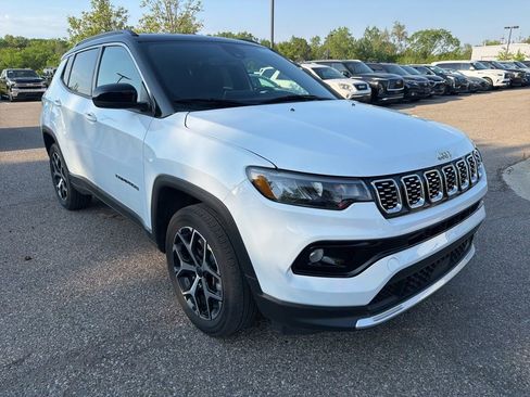 Used 2025 Jeep Compass Limited AWD/4WD image 3