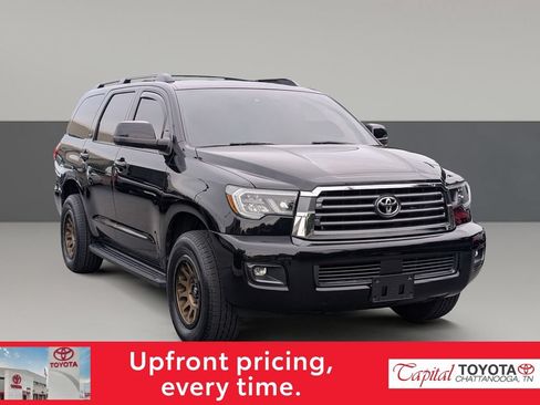 Used 2019 Toyota Sequoia SR5 AWD/4WD image 2
