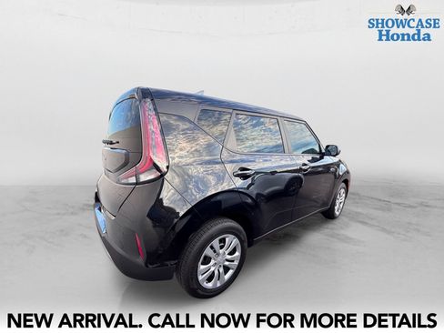 Used 2025 Kia Soul LX FWD image 5