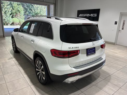 Used 2023 Mercedes-Benz GLB 250 4MATIC image 4