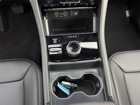 New 2025 Jeep Grand Cherokee Limited w/ Black Appearance Package image 17