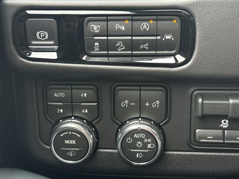 New 2026 GMC Yukon AT4 w/ AT4 Premium Plus Package AWD/4WD image 27
