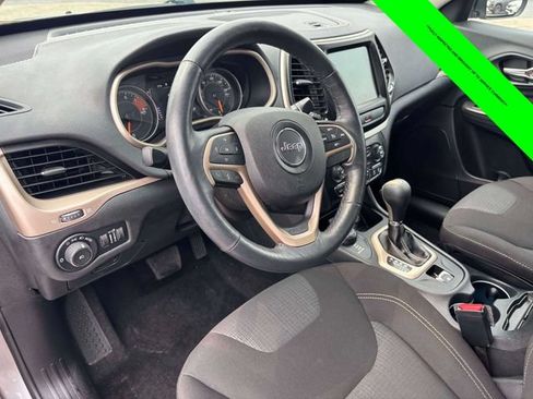 Used 2016 Jeep Cherokee Latitude w/ Cold Weather Group AWD/4WD image 8
