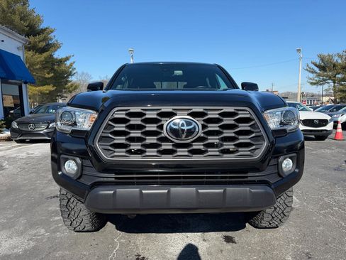 Used 2020 Toyota Tacoma TRD Off-Road w/ Technology Package image 2