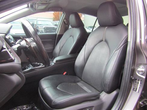 Used 2019 Toyota Camry XSE image 8