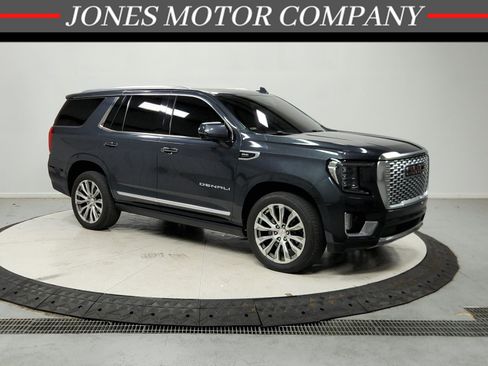 Used 2021 GMC Yukon Denali w/ Denali Premium Package AWD/4WD image 2