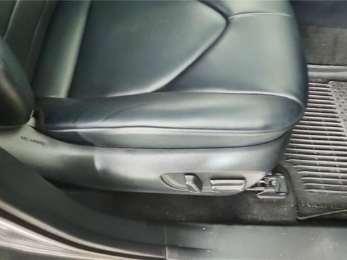 Used 2023 Toyota Highlander XLE image 38