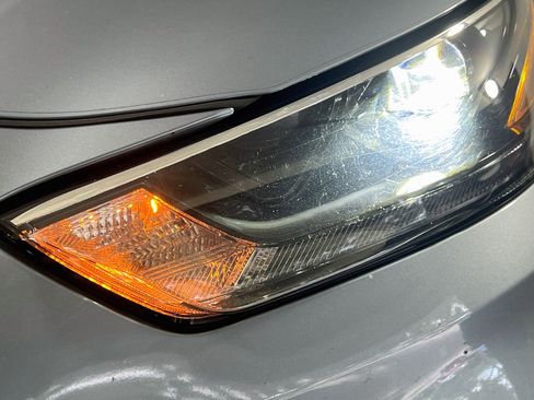 Used 2023 Toyota Highlander XLE AWD/4WD image 12