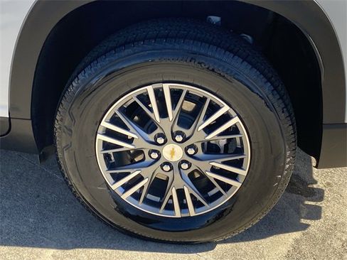 Certified 2025 Chevrolet Traverse LT image 34