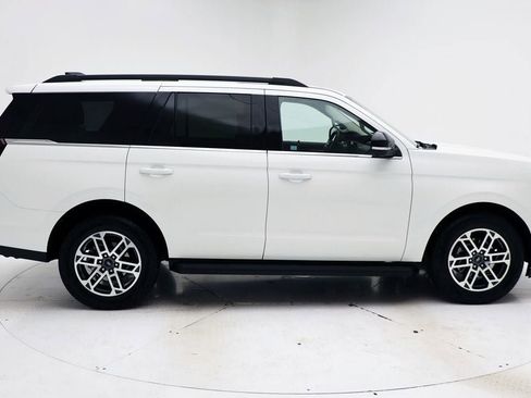 Used 2025 Ford Expedition Active image 3