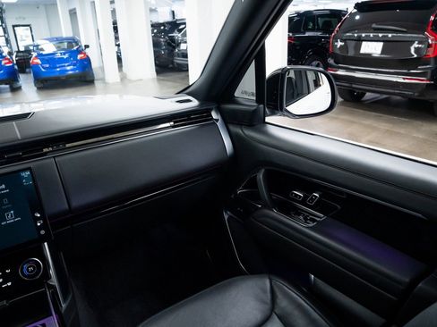 Used 2022 Land Rover Range Rover SE image 11