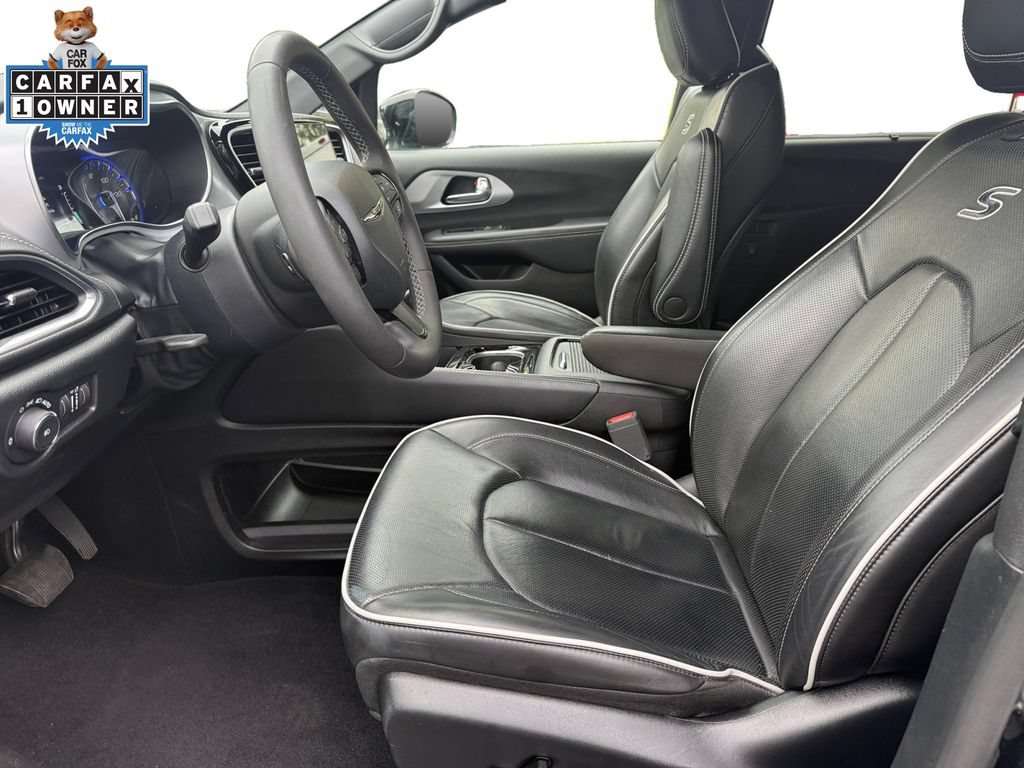 Certified 2025 Chrysler Pacifica Limited FWD image 9