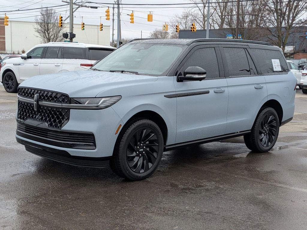 New 2025 Lincoln Navigator Reserve w/ Jet Appearance Package AWD/4WD image 1