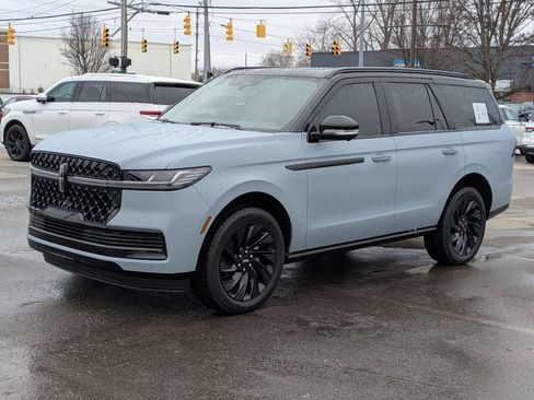 New 2025 Lincoln Navigator Reserve w/ Jet Appearance Package AWD/4WD image 1