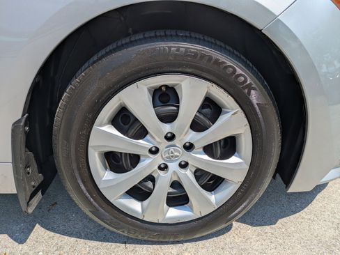 Used 2025 Toyota Corolla LE FWD image 10