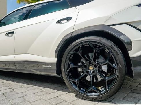 Used 2023 Lamborghini Urus Performante image 18