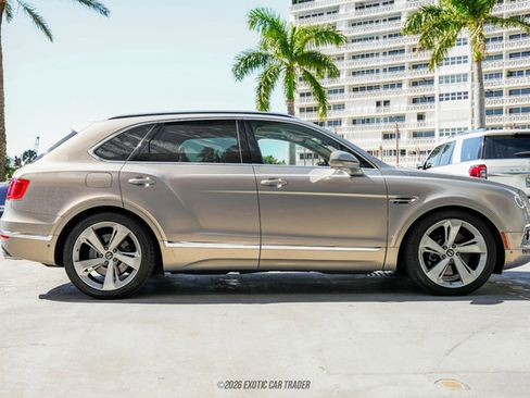 Used 2017 Bentley Bentayga image 9