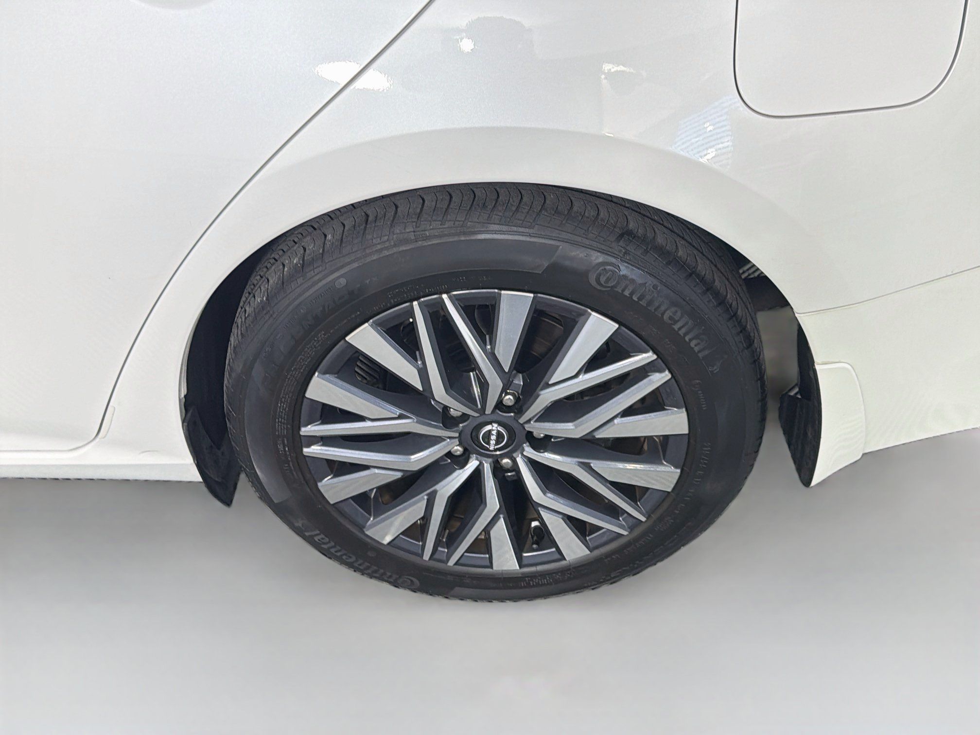 Used 2023 Nissan Altima 2.5 SV w/ SV Premium Package FWD image 11