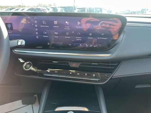 Used 2025 Buick Envision Preferred image 21