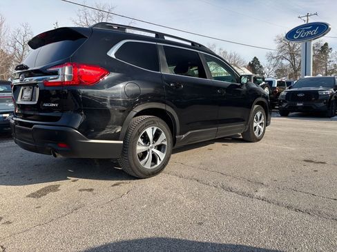 Used 2023 Subaru Ascent Premium w/ Convenience Package image 4