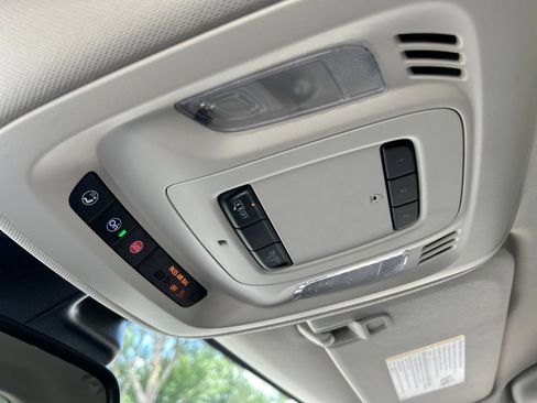 Used 2022 Buick Envision Essence w/ Technology Package I FWD image 31