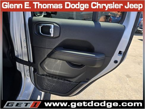 Used 2024 Jeep Wrangler Unlimited Sahara w/ Technology Group AWD/4WD image 32