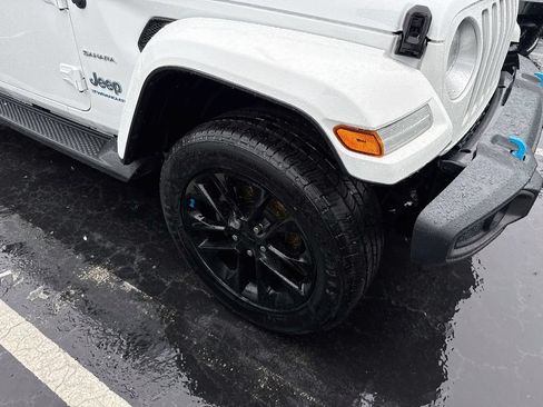 Used 2023 Jeep Wrangler Unlimited Sahara w/ Cold Weather Group AWD/4WD image 5