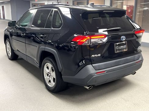 Used 2019 Toyota RAV4 XLE w/ Convenience Package AWD/4WD image 5
