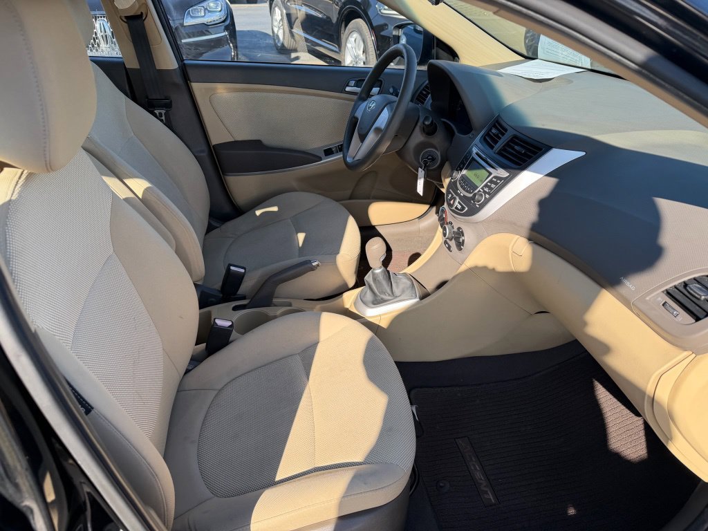 Used 2012 Hyundai Accent GLS w/ Comfort Pkg 2 FWD image 16