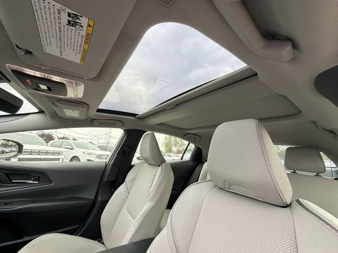 Used 2023 Toyota Prius XLE AWD/4WD image 19
