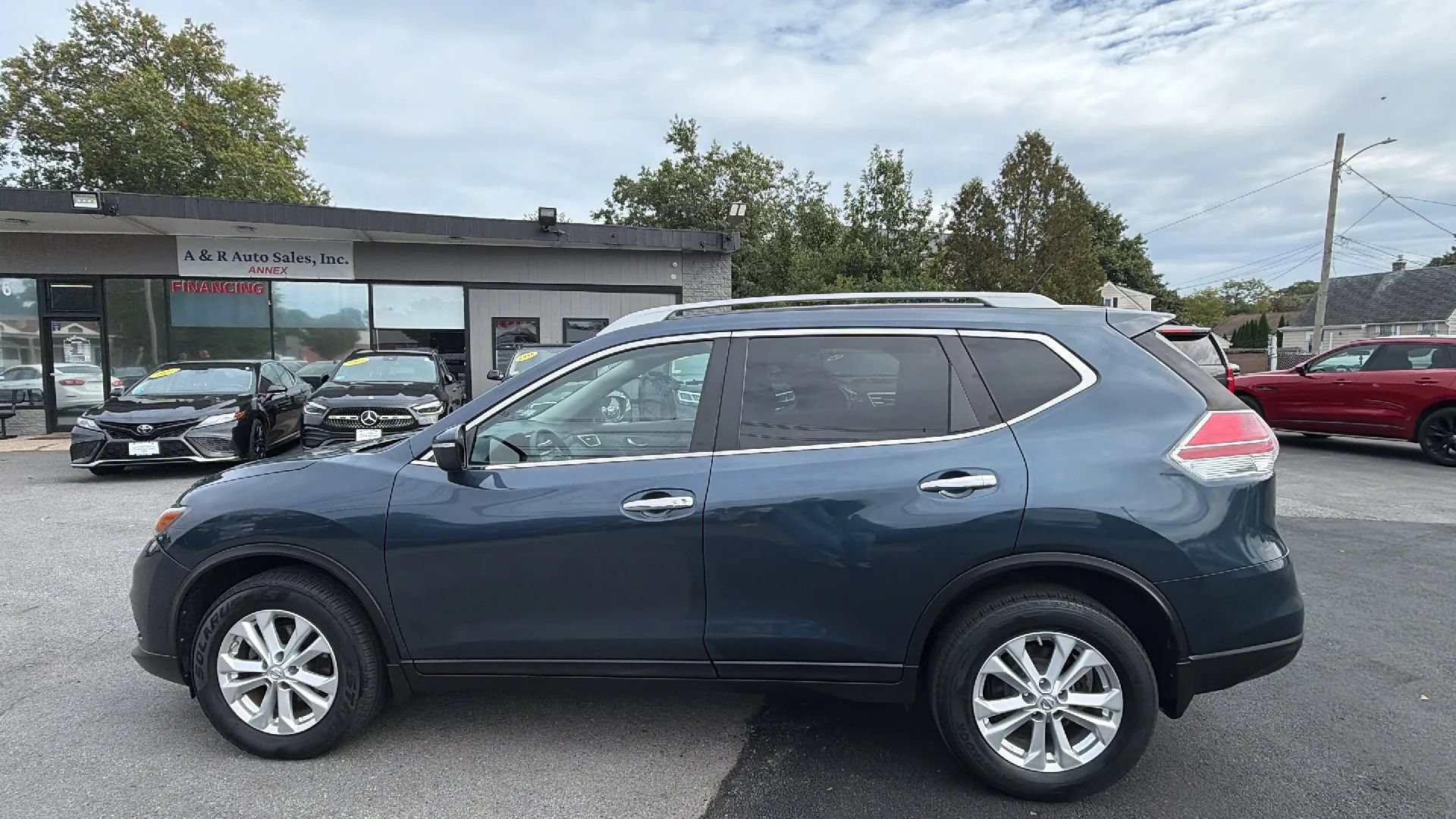 Used 2015 Nissan Rogue SV w/ SV Moonroof Package AWD/4WD image 4